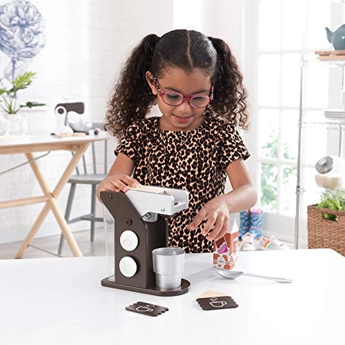 KidKraft Children's Espresso Coffee Set - Role Play Toys For The Kitchen, Play Kitchen Accessories, Gift For Ages 3+ 6 KidKraft Children's Espresso Coffee Set - Role Play Toys For The Kitchen, Play Kitchen Accessories, Gift For Ages 3+ - Image 4